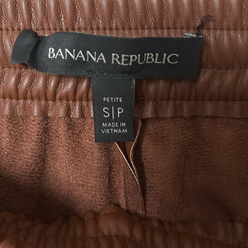 Banana Republic chestnut vegan leather cropped jogger - Picture 4 of 9
